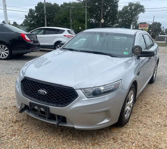 2016 Ford Taurus photo 2