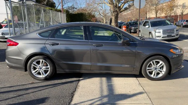 2018 Ford Fusion SE's photo