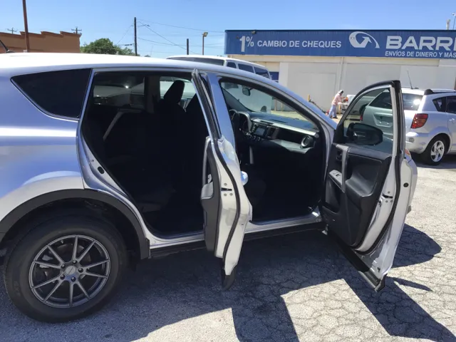 2015 Toyota RAV4 LE - Photo 6