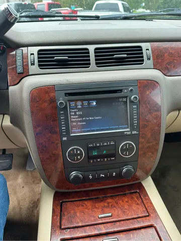 2013 Chevrolet Suburban LTZ - Photo 7