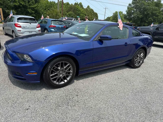 2014 Ford Mustang V6 Premium's photo