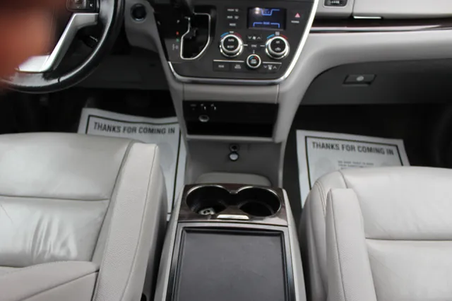 2015 Toyota Sienna XLE - Photo 19