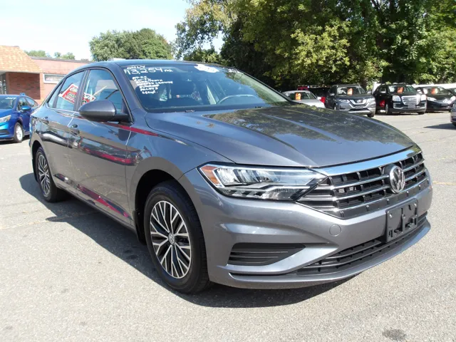 2020 Volkswagen Jetta SE R-Line photo 3