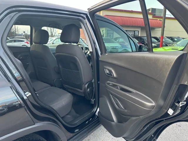 2020 Chevrolet Trax LS - Photo 17