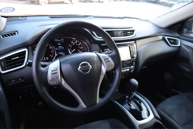 2016 Nissan Rogue SV AWD photo 13