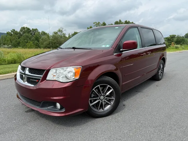 2017 Dodge Grand Caravan SXT FWD photo