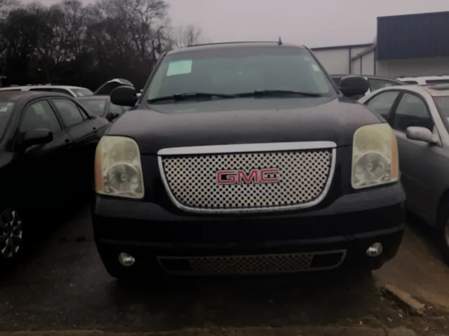 2009 GMC Yukon XL SLT2's photo