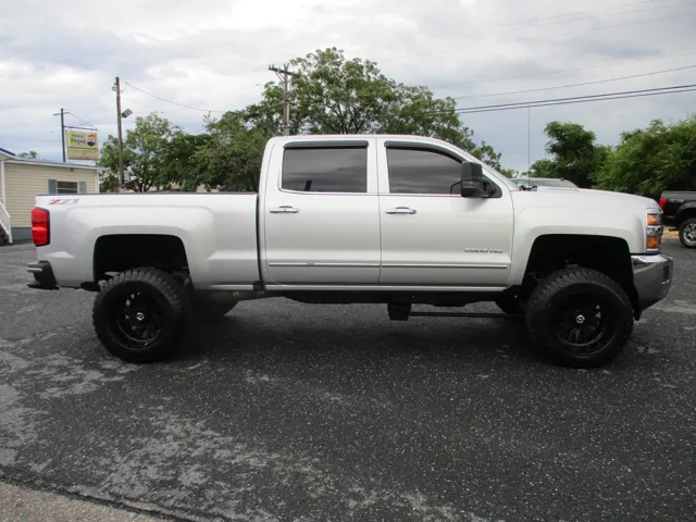2016 Chevrolet Silverado 2500HD photo 3