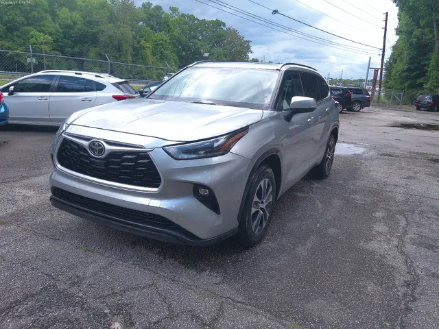 2021 Toyota Highlander XLE 4x2 V6's photo
