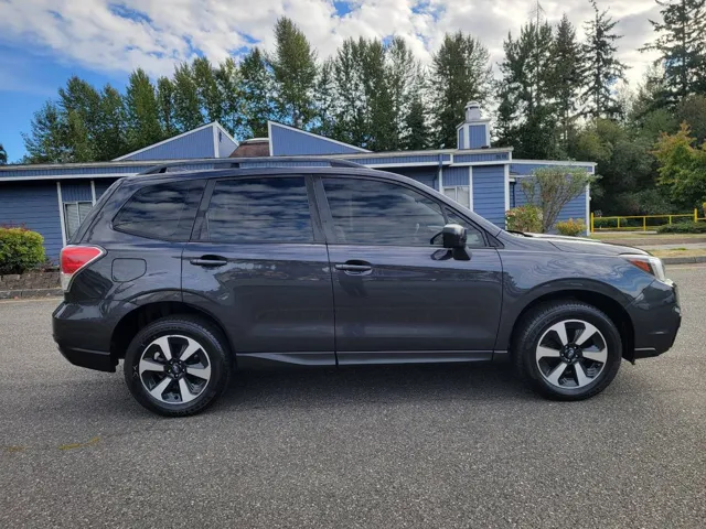2017 Subaru Forester Base photo 3
