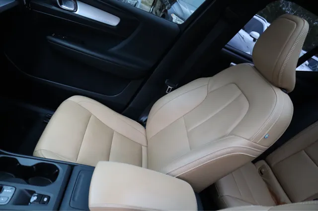 2020 Volvo XC40 Momentum - Photo 28