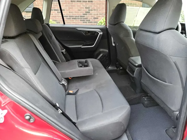 2019 Toyota RAV4 LE photo 21