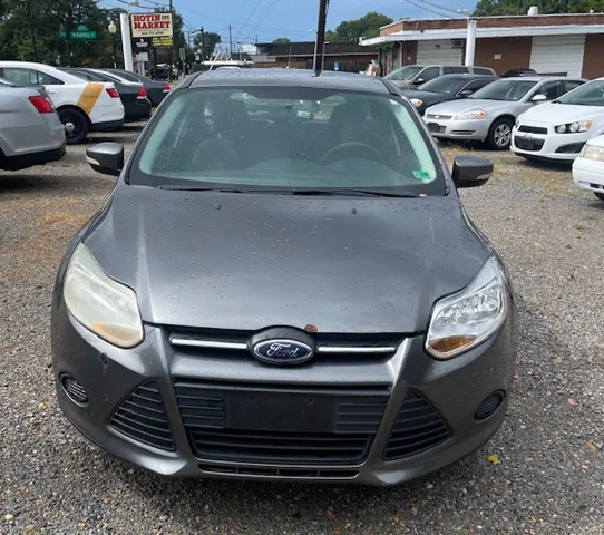 2014 Ford Focus SE photo 2