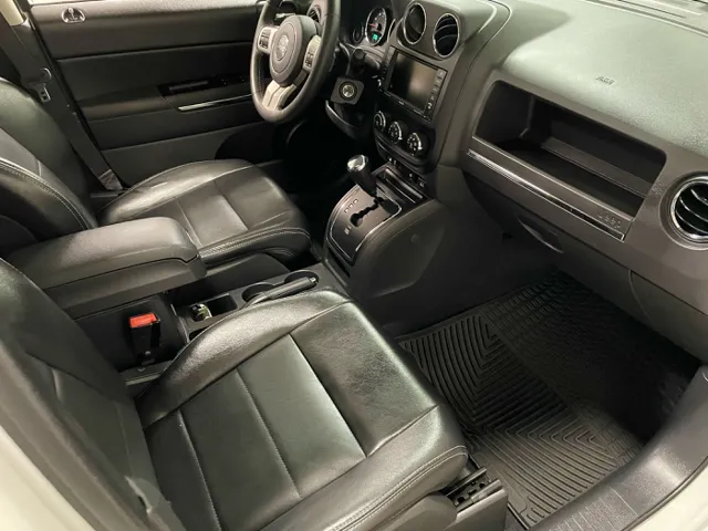 2011 Jeep Compass Limited photo 13