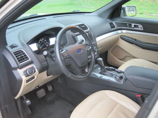 2017 Ford Explorer XLT - Photo 11