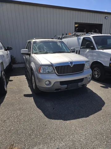 2003 Lincoln Navigator's photo