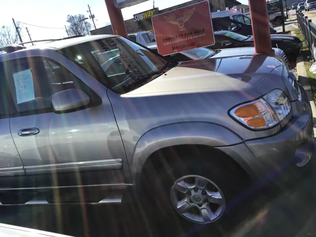 2006 Toyota Sequoia SR5's photo