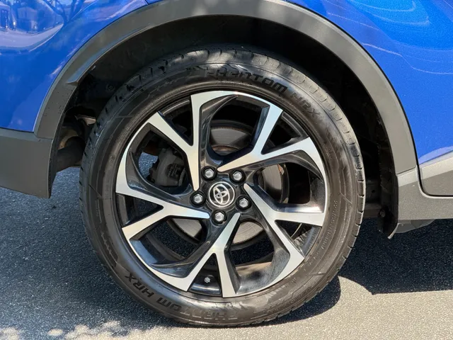 2021 Toyota C-HR XLE - Photo 20