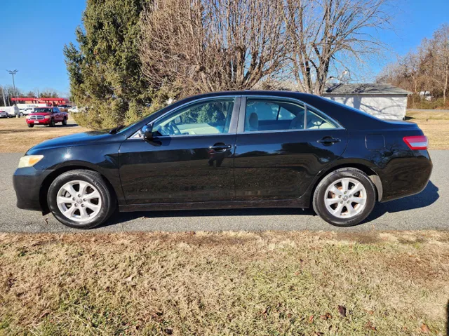 2010 Toyota Camry LE's photo
