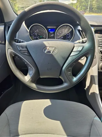 2015 Hyundai Sonata Hybrid - Photo 17