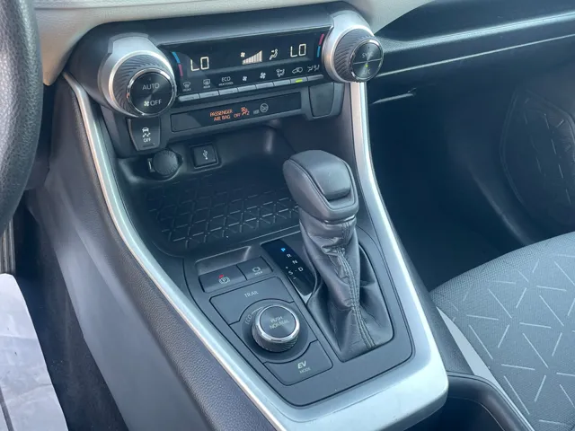 2022 Toyota RAV4 Hybrid photo 13