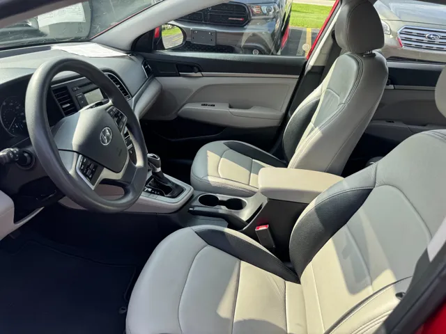 2017 Hyundai Elantra Base photo 4