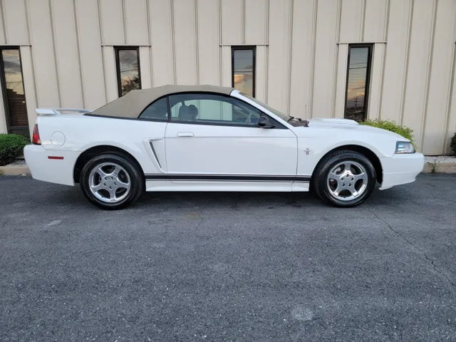 2003 Ford Mustang Deluxe's photo