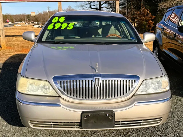2004 Lincoln Town Car Ultimate