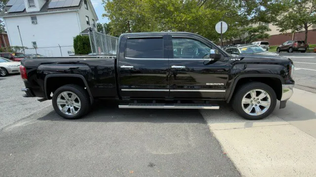 2018 GMC Sierra 1500 SLT 4WD photo