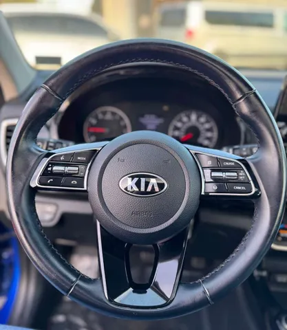 2021 Kia Seltos EX - Photo 8