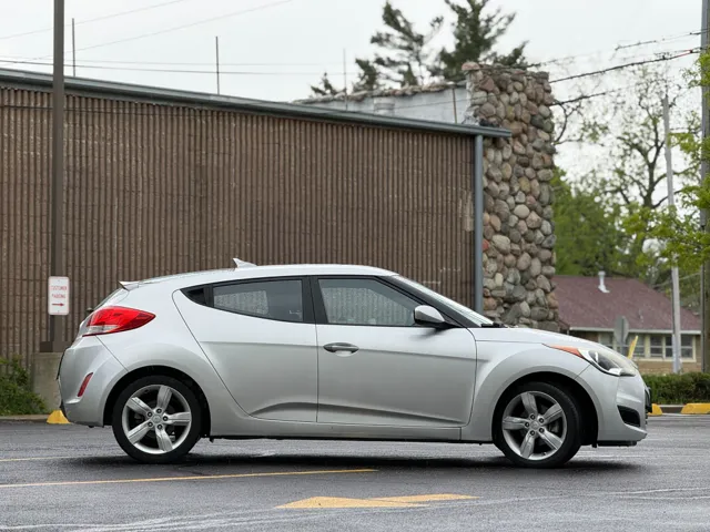 2015 Hyundai Veloster Base - Photo 12