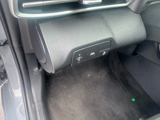 2022 Hyundai Elantra SEL photo 10