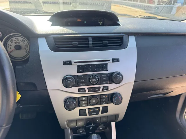 2011 Ford Focus SE - Photo 15