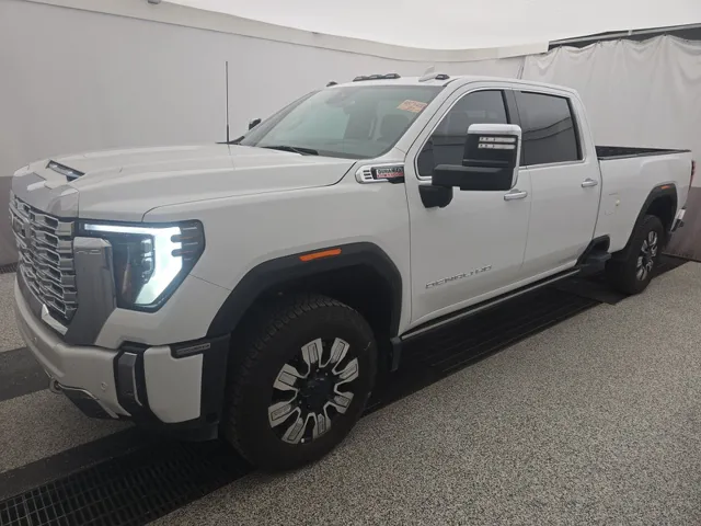 2024 GMC Sierra 2500HD Denali's photo