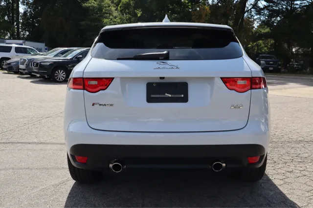 2017 Jaguar F-PACE R-Sport photo 3
