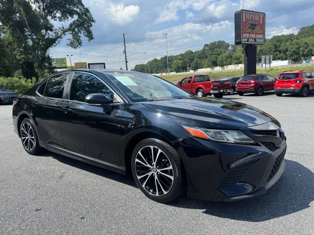 2020 Toyota Camry SE