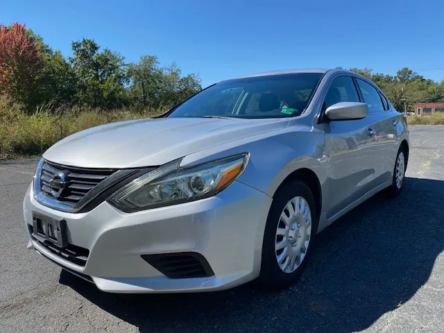 2017 Nissan Altima S photo 2