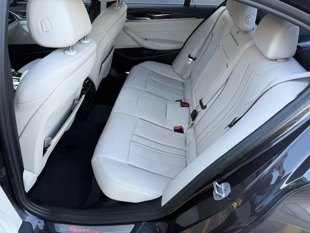 2017 BMW 5 Series 530i - Photo 21
