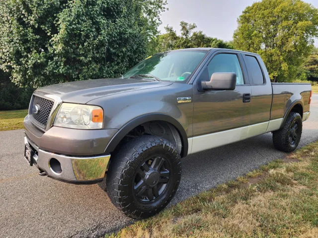 2006 Ford F-150 XLT photo 2