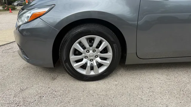 2017 Nissan Altima S - Photo 12