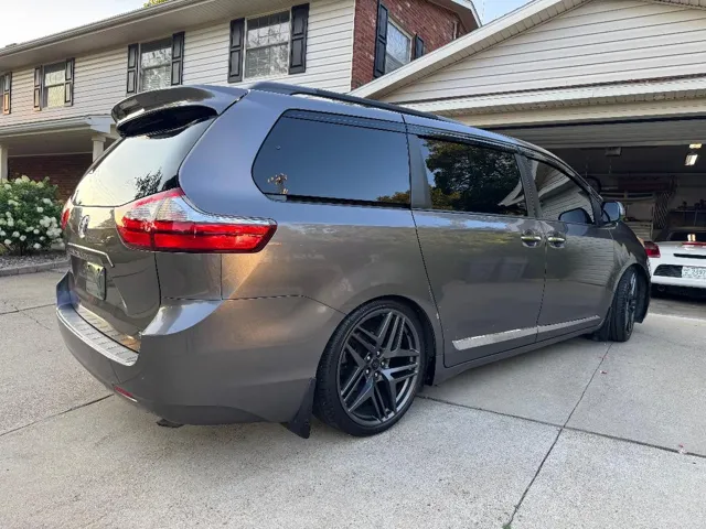 2015 Toyota Sienna XLE - Photo 6