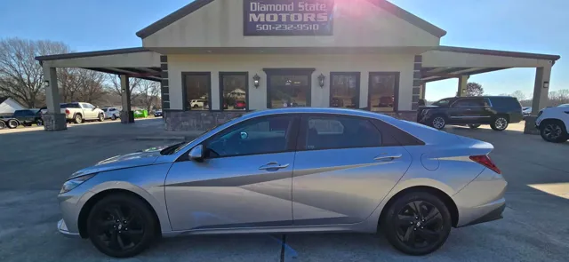 2021 Hyundai Elantra SEL's photo