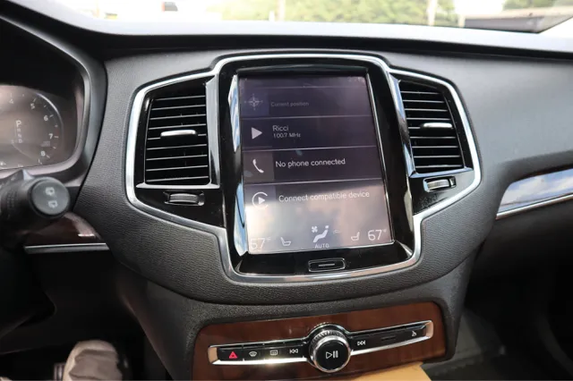 2016 Volvo XC90 T6 Momentum AWD photo 16