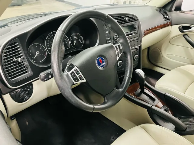 2011 Saab 9-3 photo 12