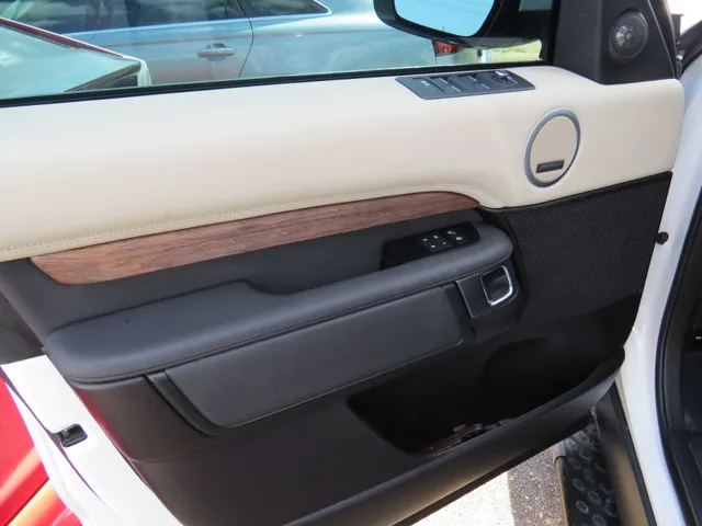 2018 Land Rover Discovery HSE photo 20