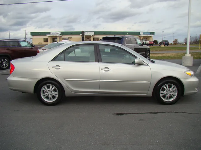 2004 Toyota Camry's photo