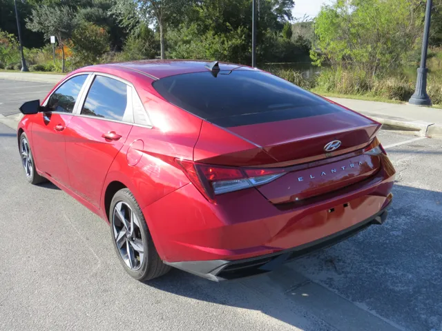 2023 Hyundai Elantra SEL photo 4