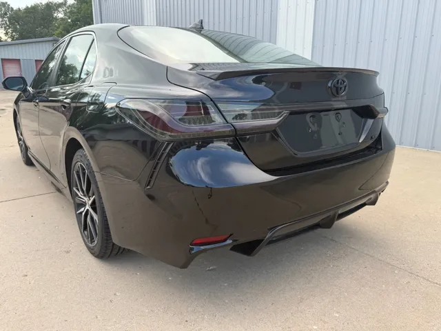 2021 Toyota Camry SE - Photo 9