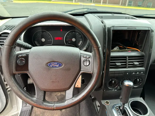 2010 Ford Explorer XLT photo 13