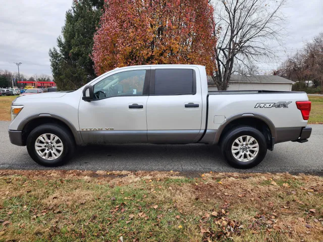 2018 Nissan Titan PRO-4X's photo